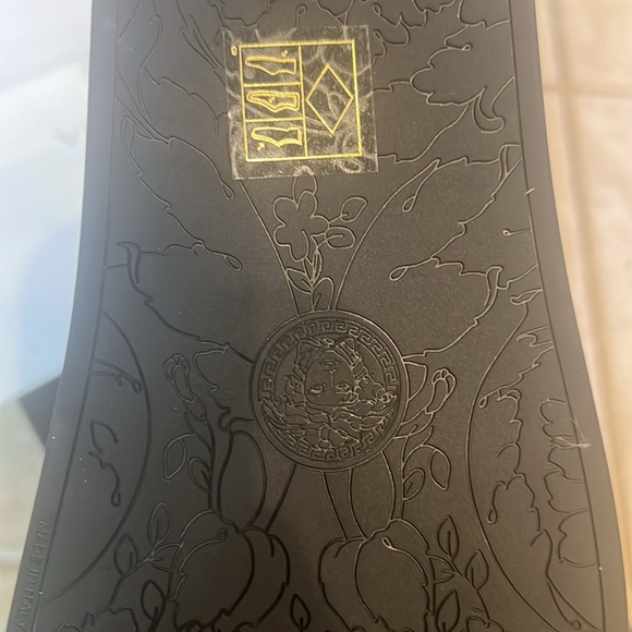 NIB Authentic Versace shoes pool slides black gold 3 D Medusa European 40- US 9 - Picture 15 of 16